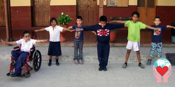 Aiuti materiale sanitario bambini poveri di El Salvador