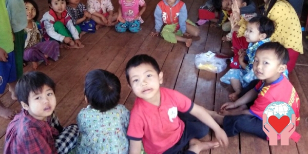 L'importanza dell'istruzione per ibambini poveri Myanmar