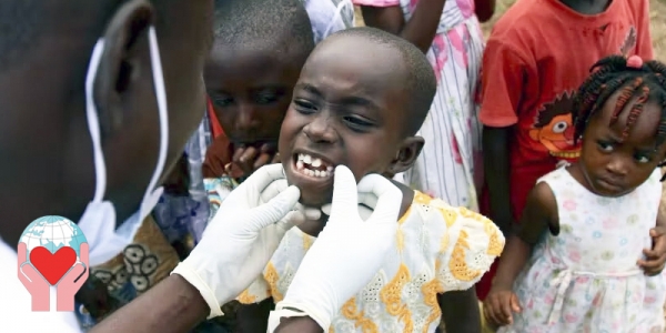 bambino curato ai denti