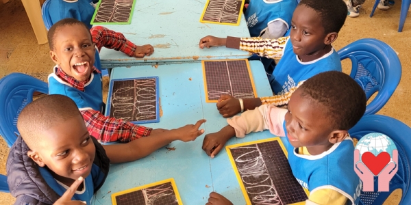 Bambini felici a scuola