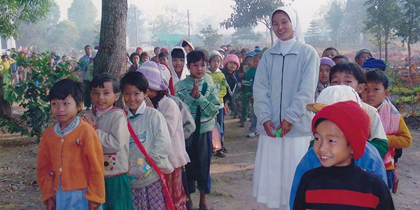 bambini poveri Myanmar