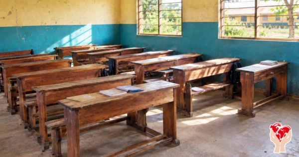 Banchi in una scuola